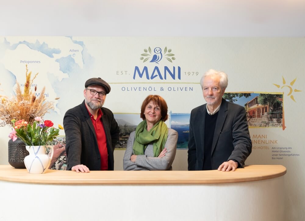 Thomas Stipsits mit Fritz und Burgi Bläuel von MANI im Gespräch