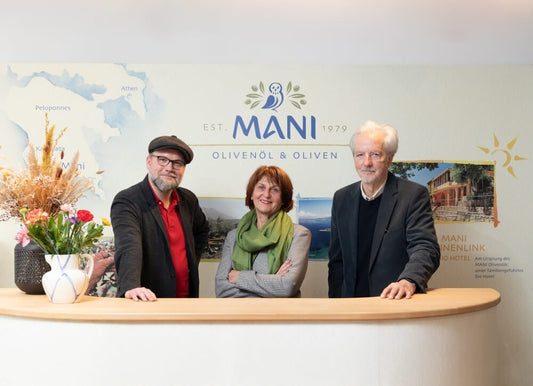 Thomas Stipsits mit Fritz und Burgi Bläuel von MANI im Gespräch