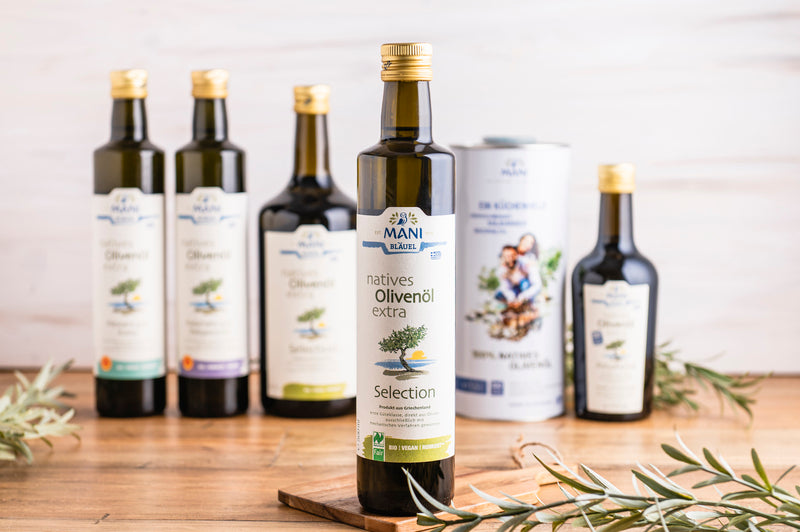 Auch mit frischen Oliven oder anderen Lebensmitteln kombiniert kann Olivenöl gegen Verstopfung helfen.